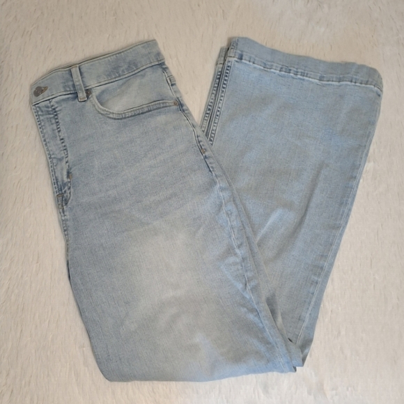 Spanx Lycra Fitsense Flare Jean - Turner Wash - Picture 5 of 6